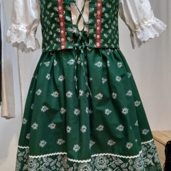 Dámske folklórne oblečenie
