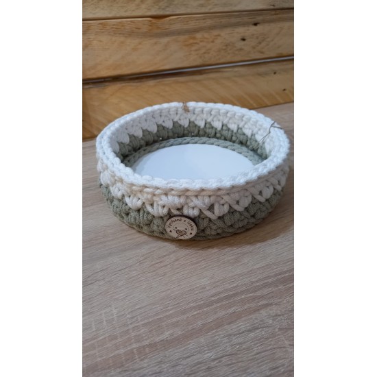 Háčkovaný košík s dreveným dnom (22 cm, šedo-biela) Háčkovaný košík s dreveným dnom (22 cm, šedo-biela)
